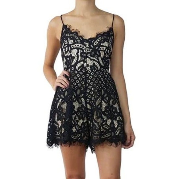 Express Women's Criss Cross Open Back Eyelash Lace Romper Black Beige Size 0 - Picture 1 of 6